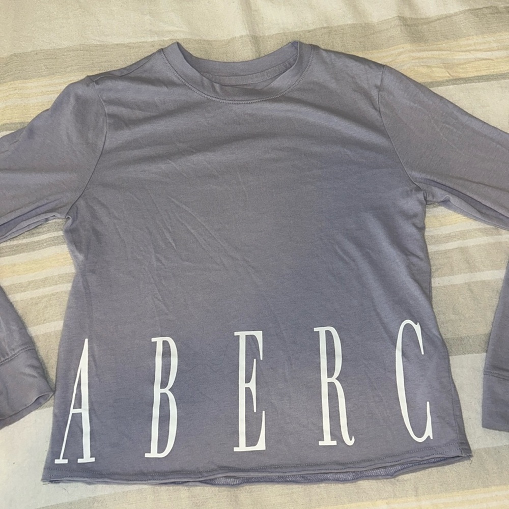 Never worn - Abercrombie long sleeve Tshirt